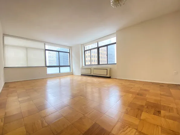 303 E 43rd St, New York, NY