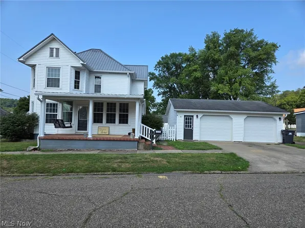 162 N 5th St, McConnelsville, OH 43756