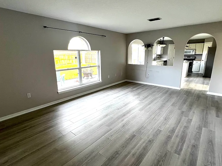 Large family Room - 1
