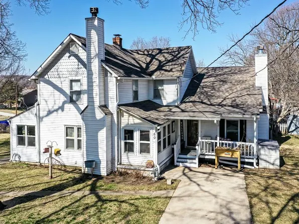 605 E 2nd St, Tonganoxie, KS 66086