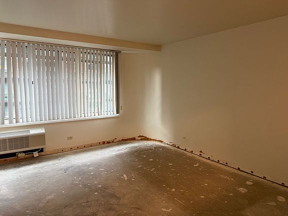 5th image of 211 E Ohio St APT 1911
