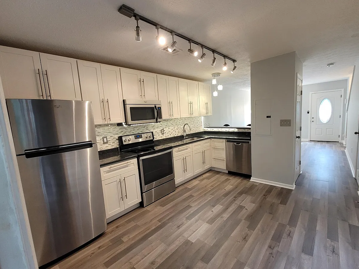 Building Photo - 1277 Oak St SW #B