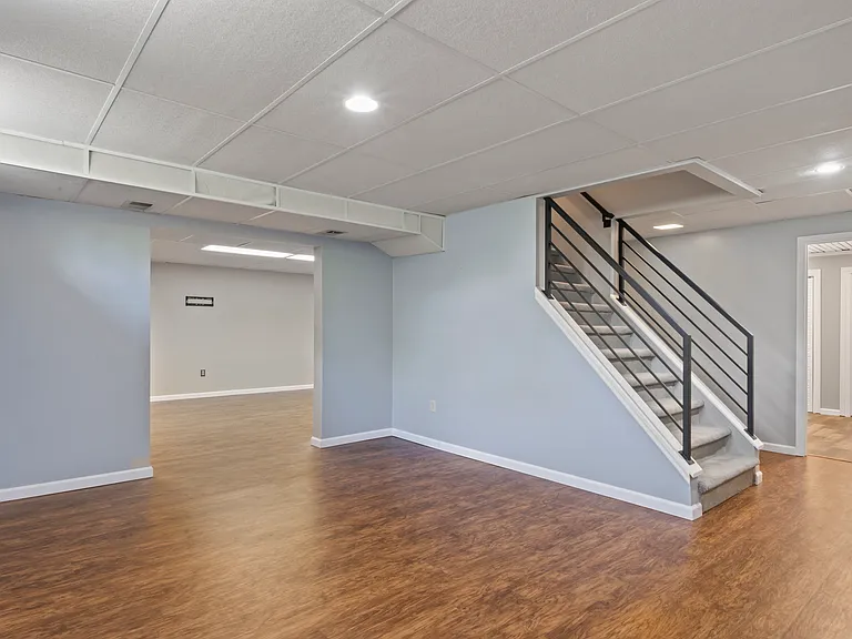 4690 Lindbergh Dr — Photo 43