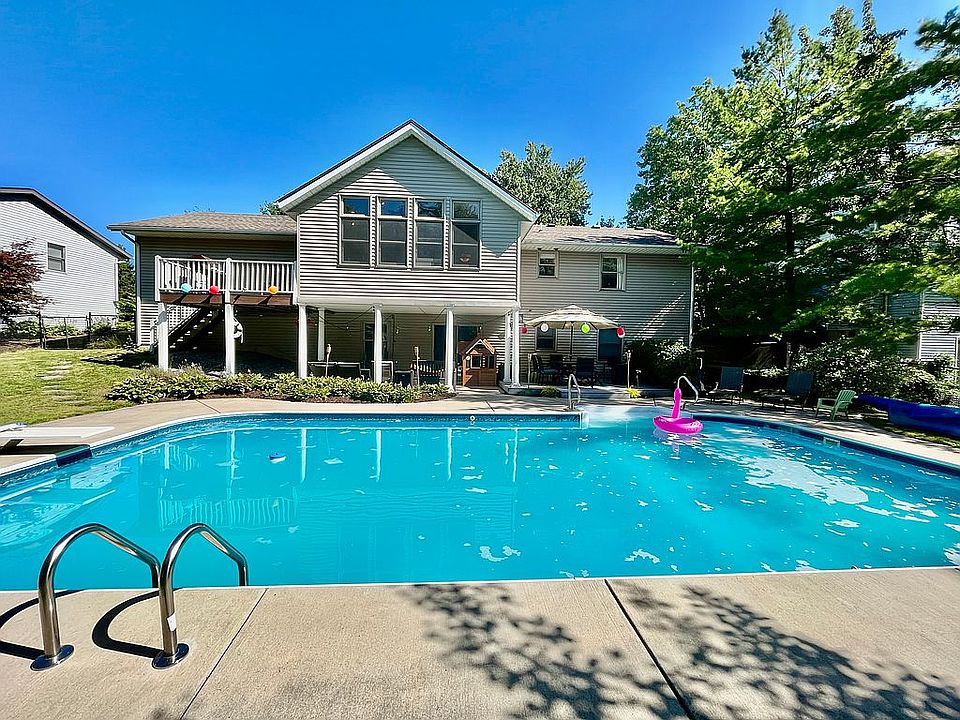 1st image of 2720 Winesap Dr NE