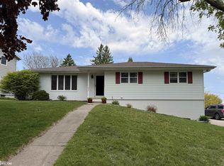 222 Hillcrest Dr, Carroll, IA 51401
