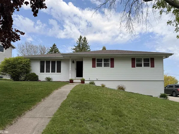 222 Hillcrest Dr, Carroll, IA 51401