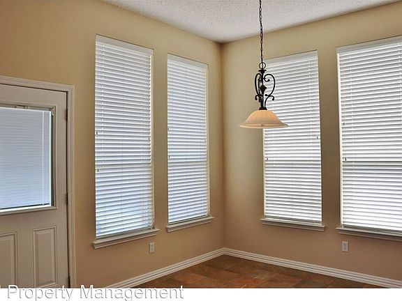 4th image of 3712 Mason Dr