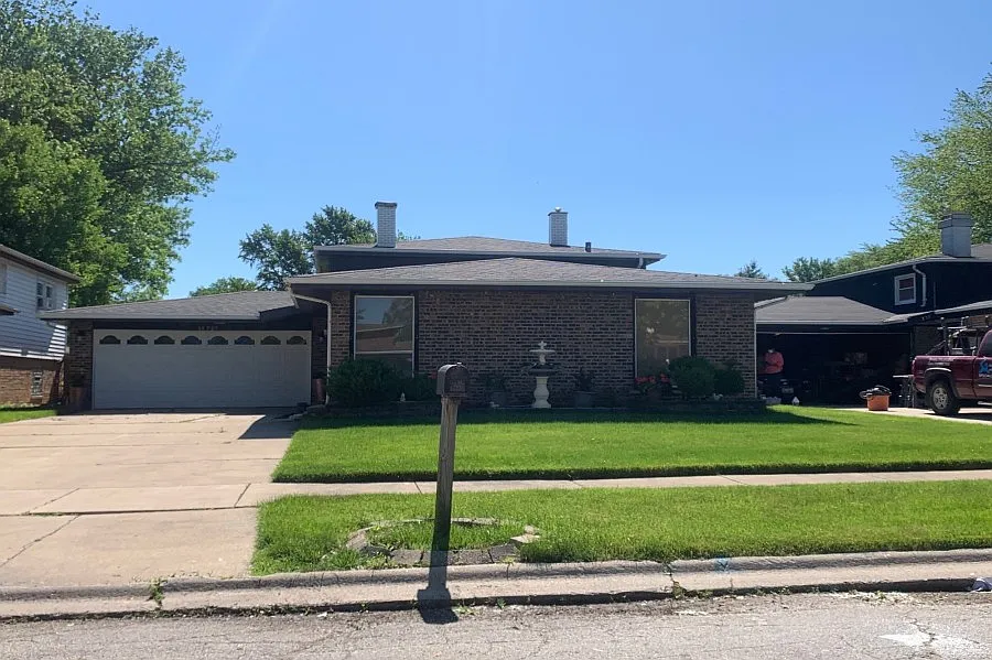 15725 Madison Ave photo 1