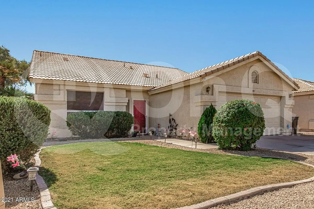 3 bed, 2.0 bath, 1770 sqft, $2,149 — Photo 2