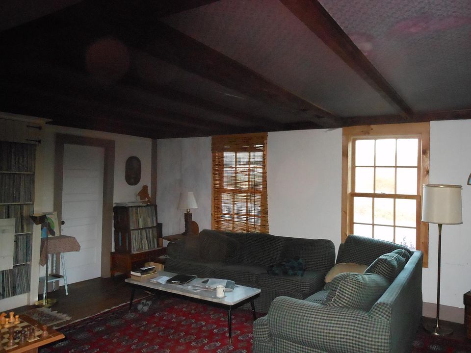 2nd image of 154 Ray Hill Rd