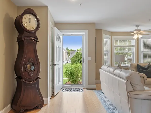 15 Coates Ln #15, Haverhill, MA 01835