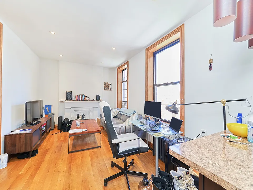 362 W 36th St #4FF