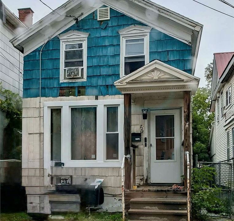 1st image of 723 Mary St