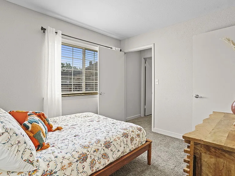 Regency Point Luxury Apartments — Photo 63