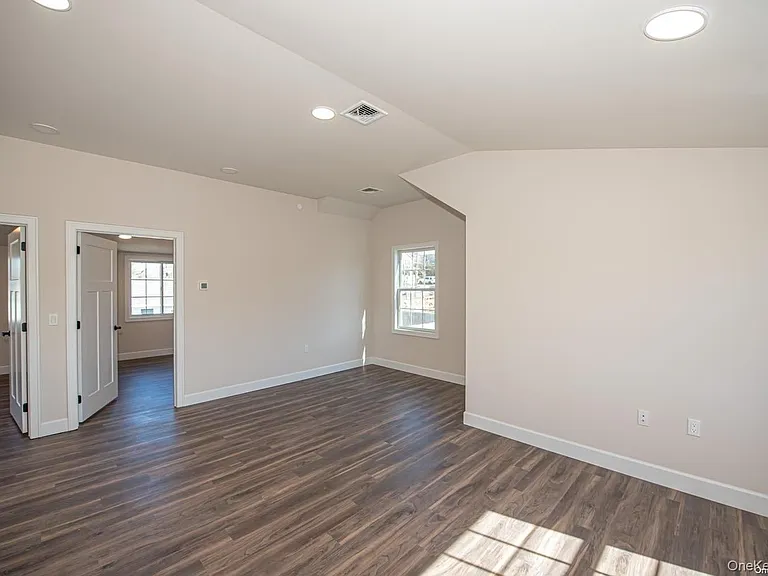 1090 New York Ave #PENTHOUSE — Photo 4