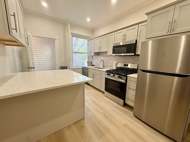 90 Fuller St #1 — Photo 8