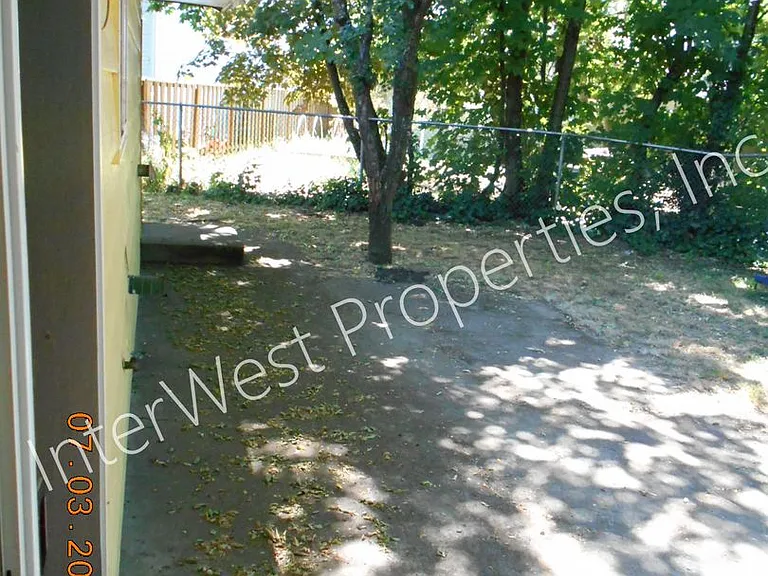 8438 SE Market St — Photo 20