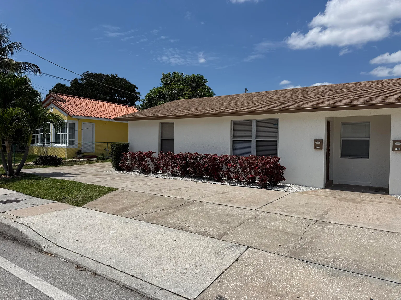2 bed, 1.0 bath, 891 sqft, $2,400 — Photo 1