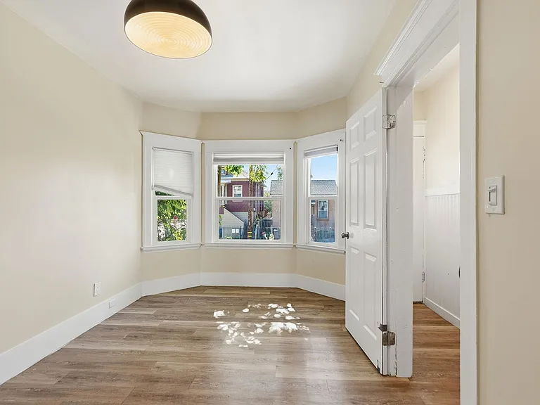 2533-2535 Filbert St — Photo 40