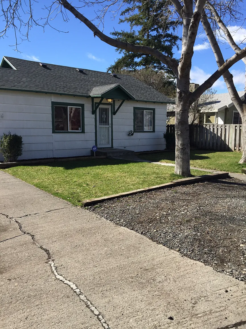 116 E Bartlett Ave photo 1
