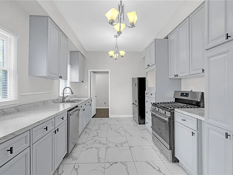 660 Queen St SW #A — Photo 13