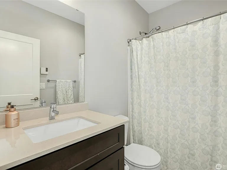 2nd bathroom on 2nd level