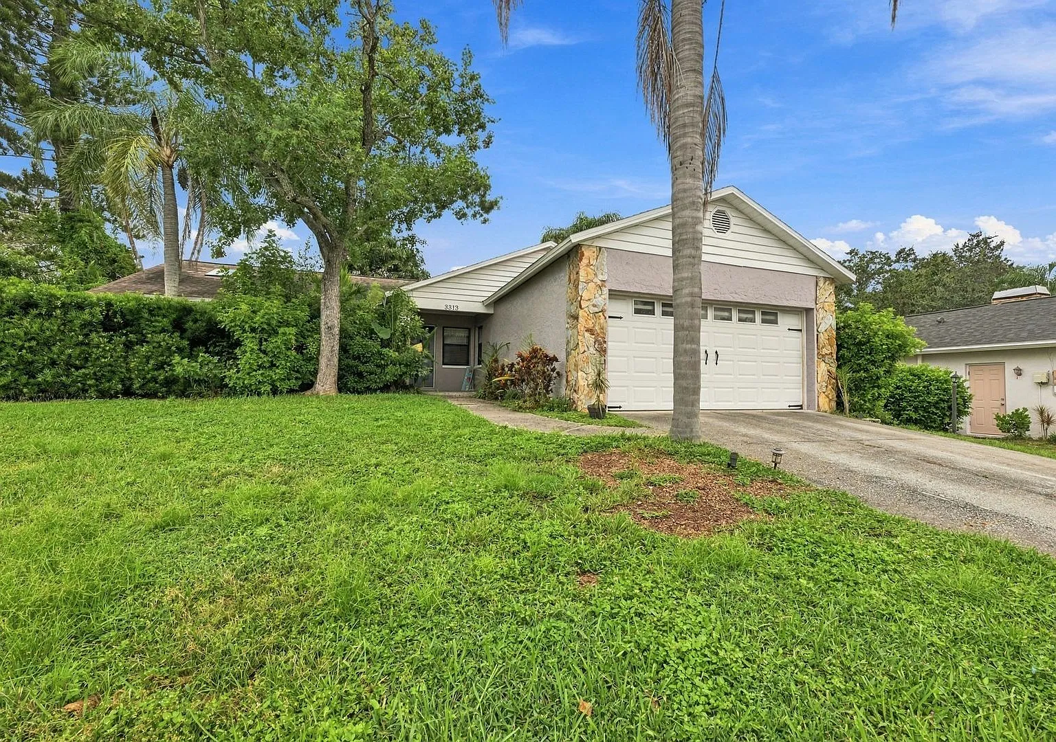 Safety Harbor Home with Vaulted Ceilings, Screened Lanai & Prime Location! — Photo 1