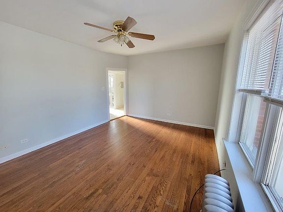 4th image of 7402 N Ashland Ave #3