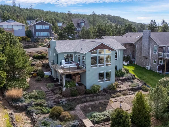 900 Bearberry Ln, Tillamook, OR 97141