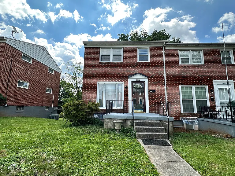 1683 Langford Rd — Photo 1