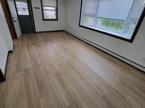 5th image of 35 Butler St