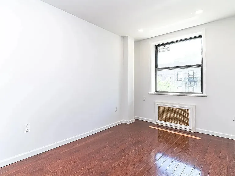 323 49th St #4A — Photo 3