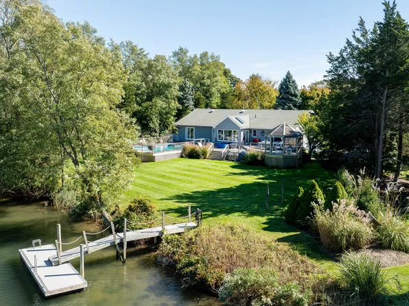 225 Lakeside Dr S, Southold, NY 11971