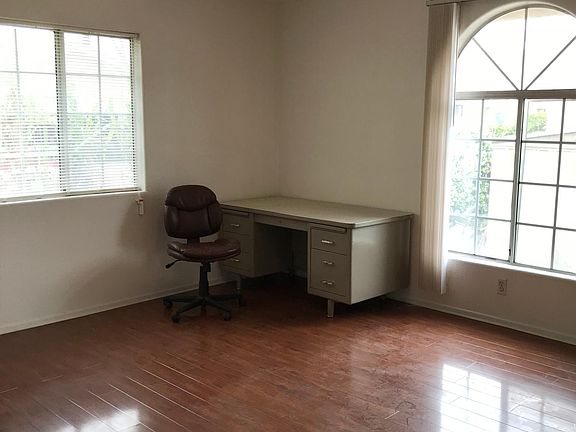 4th image of 2658 Willard Ave