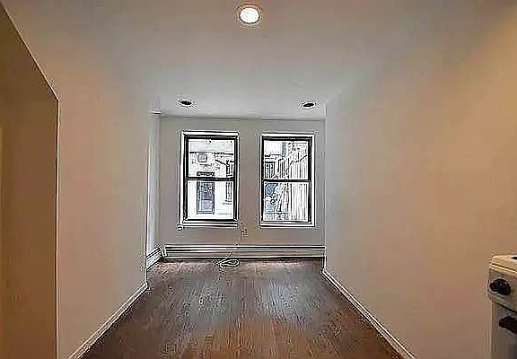 4th image of 515 E 12th St #B