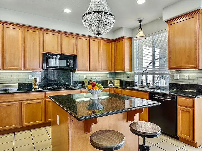 879 Coronado Cir — Photo 5