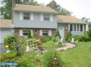 301 Farmdale Rd, Moorestown, NJ 08057