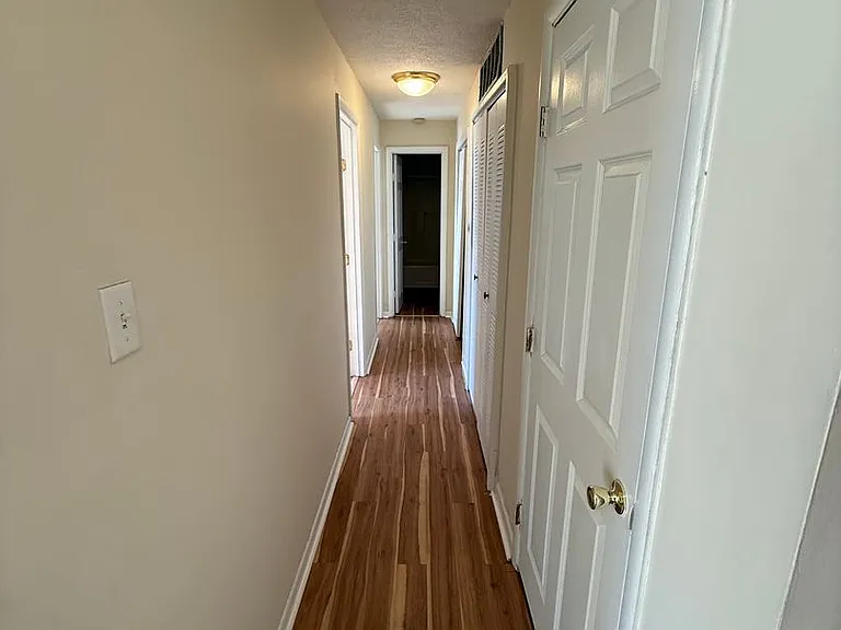 Lawrence Glen Apartments — Photo 23