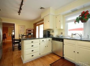 11 Cornwallis Rd, East Setauket, NY 11733