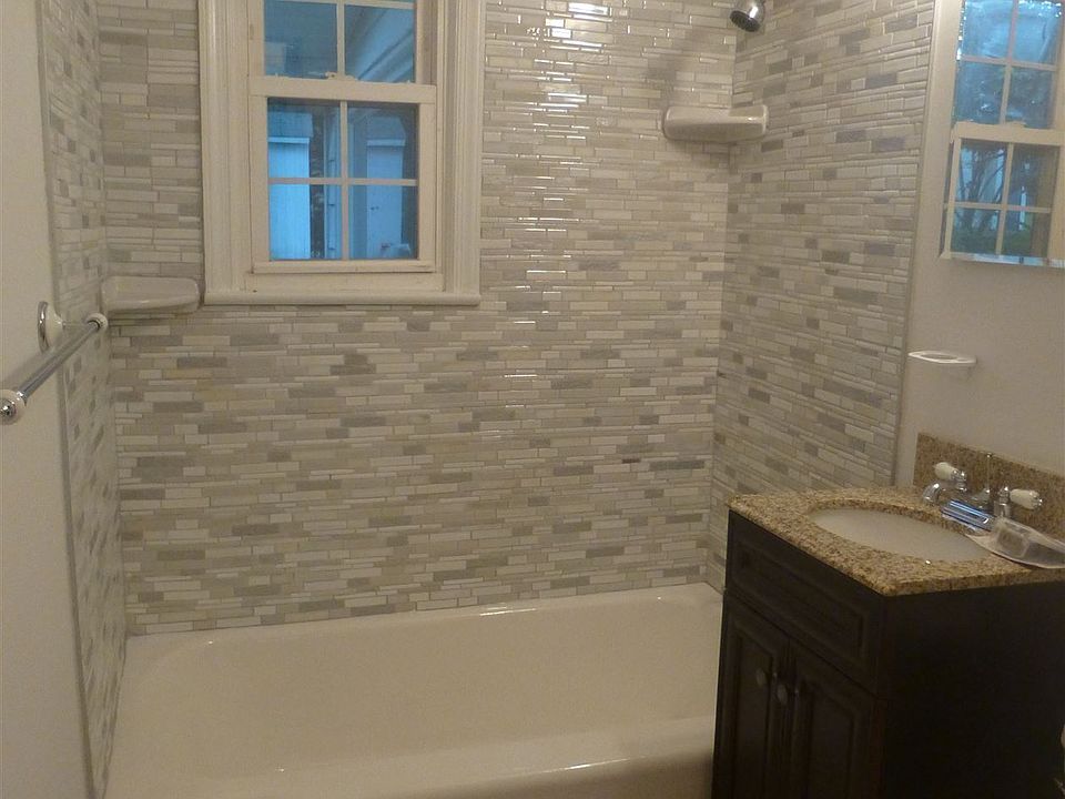 bathroom main level