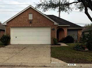 919 Peach Blossom Dr, Pearland, TX 77584