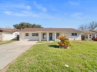 209 Meadow Ln, Schertz, TX 78154