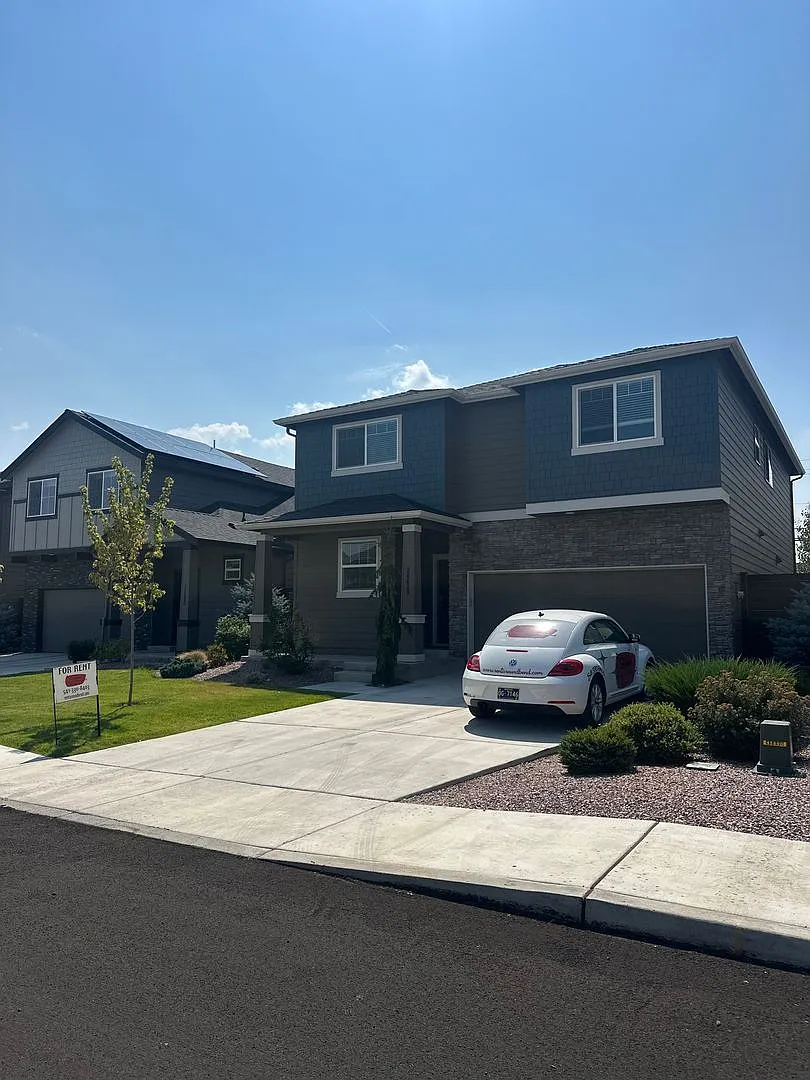 Modern 4 bedroom with den and neighborhood pool! — Photo 1