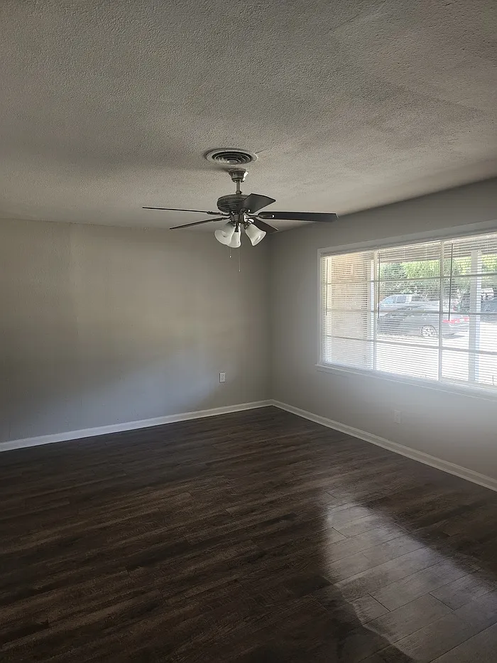 3 bed, 2.0 bath, 1182 sqft, $1,495 — Photo 1
