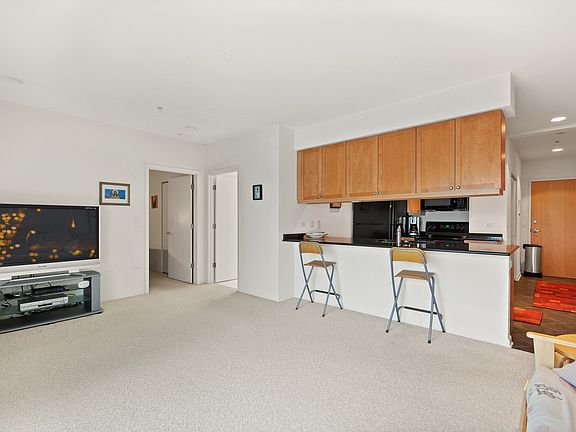 4th image of 1210 Chicago Ave APT 508A