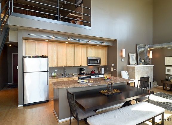 4th image of 1100 W Montrose Ave APT 702