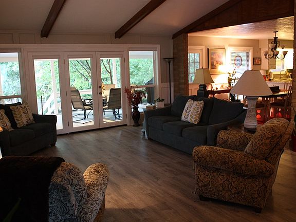 5th image of 121 Skyview Dr