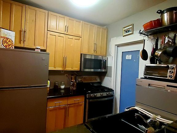 5th image of 7315 Byron Ave