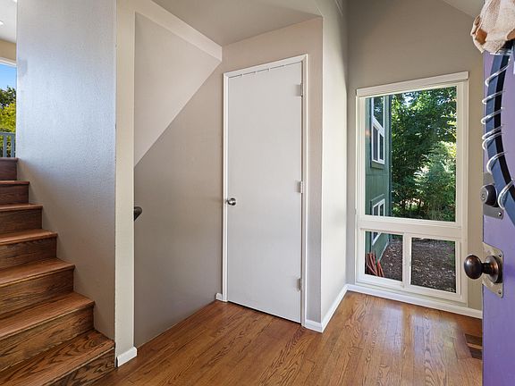 5th image of 8957 SW Terwilliger Blvd