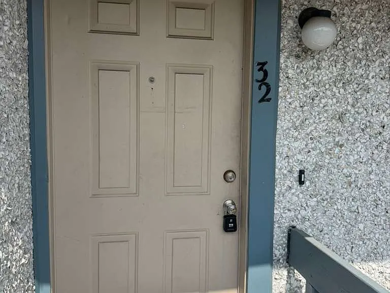 910 Brett Dr #32-1 — Photo 1